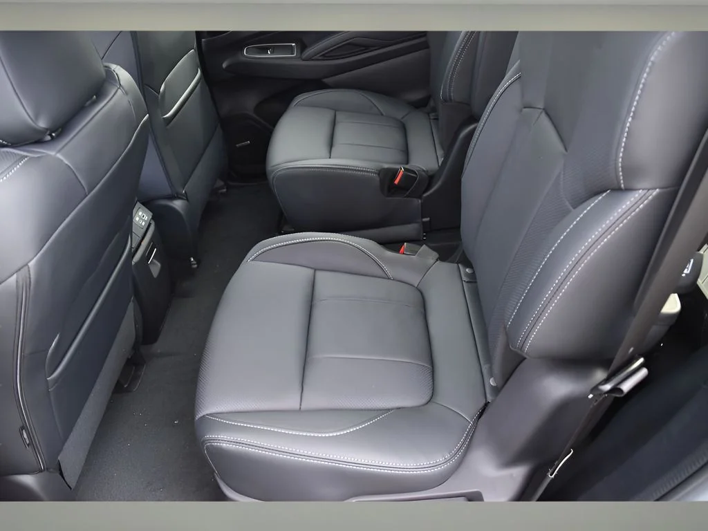 Used 2025 Ice Silver Metallic Subaru Limited image 11