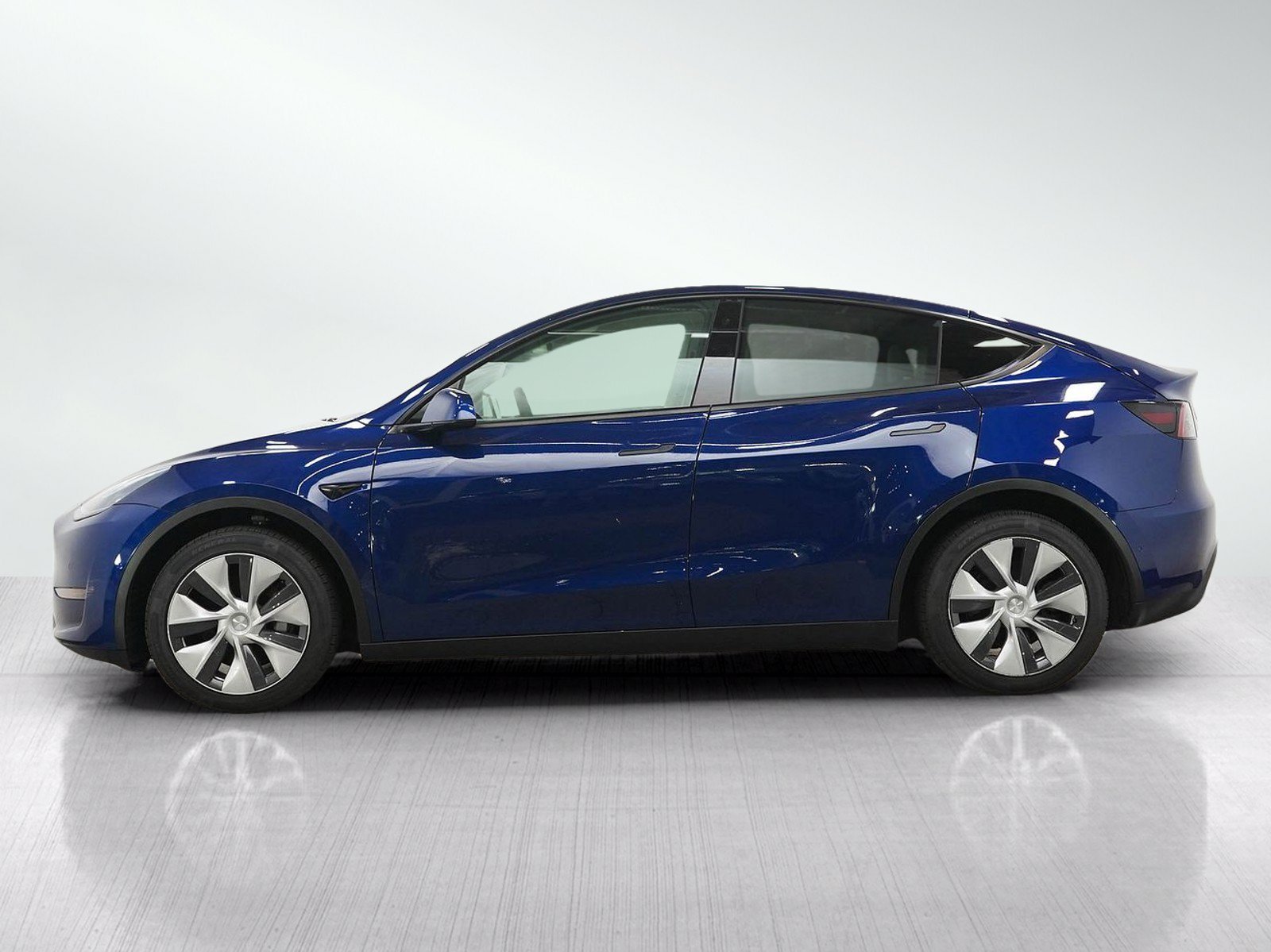 Used 2021 Tesla Model Y Long Range with VIN 5YJYGDEE4MF189883 for sale in South Saint Paul, Minnesota