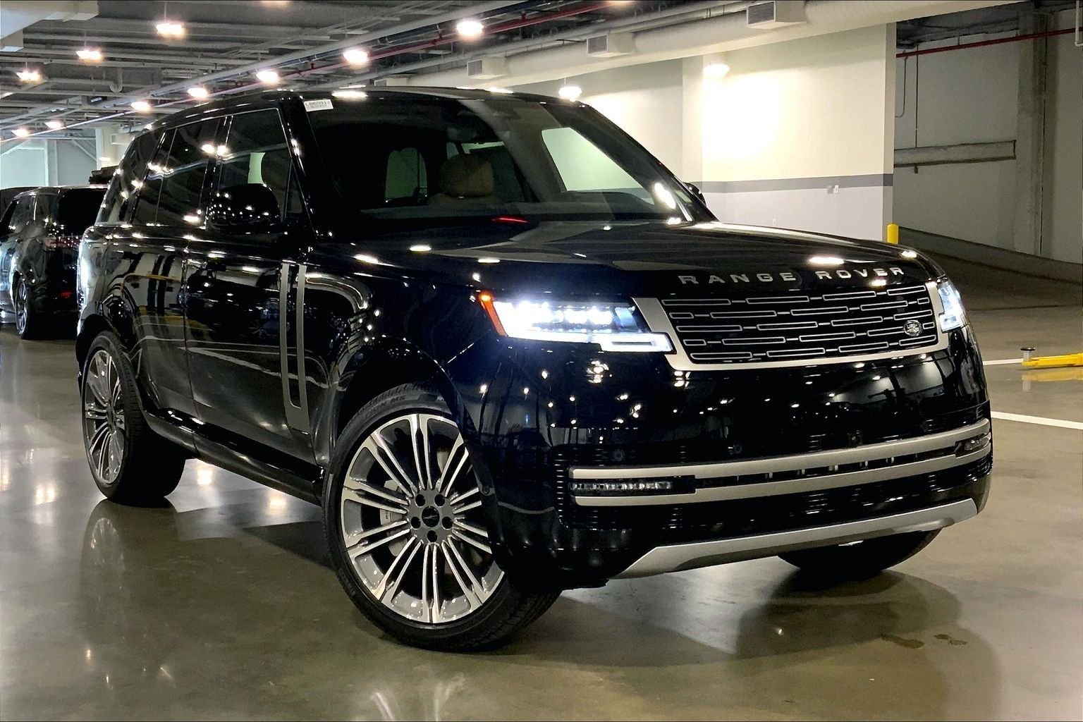 New 2026 Santorini Black LAND ROVER SE image 2