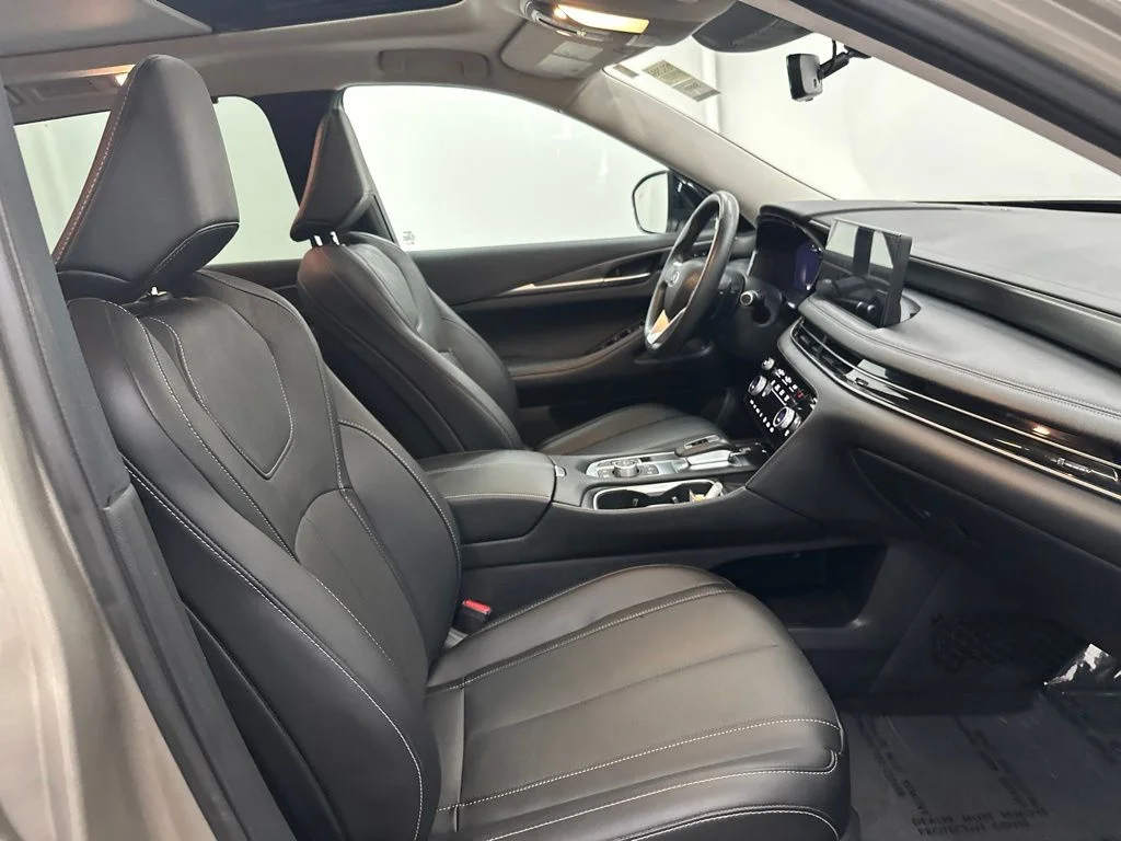 Used 2023 Silver INFINITI LUXE image 29