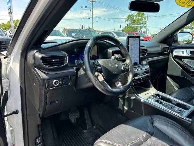 Used 2023 White Ford Platinum image 32