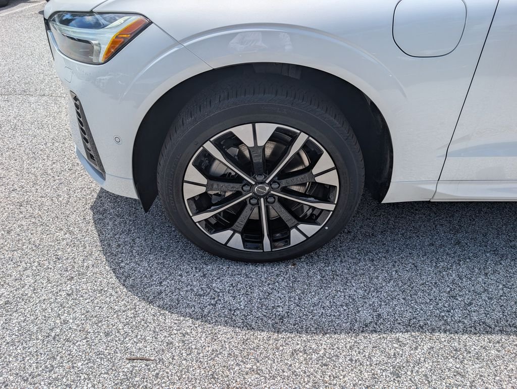 New 2026 White Volvo T8 Plus image 30