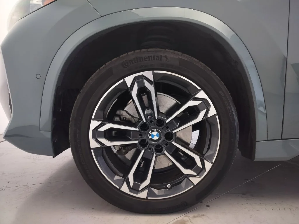 Certified Used 2025 Cape York Green Metallic BMW xDrive28i image 5