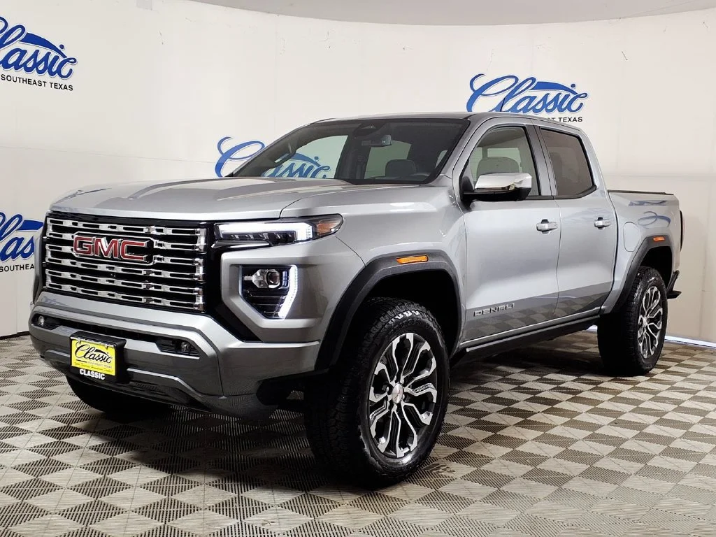 Used 2025 Sterling Metallic GMC Denali image 6