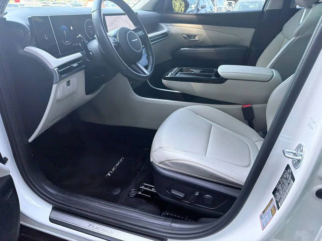 Used 2025 White Hyundai Limited image 9