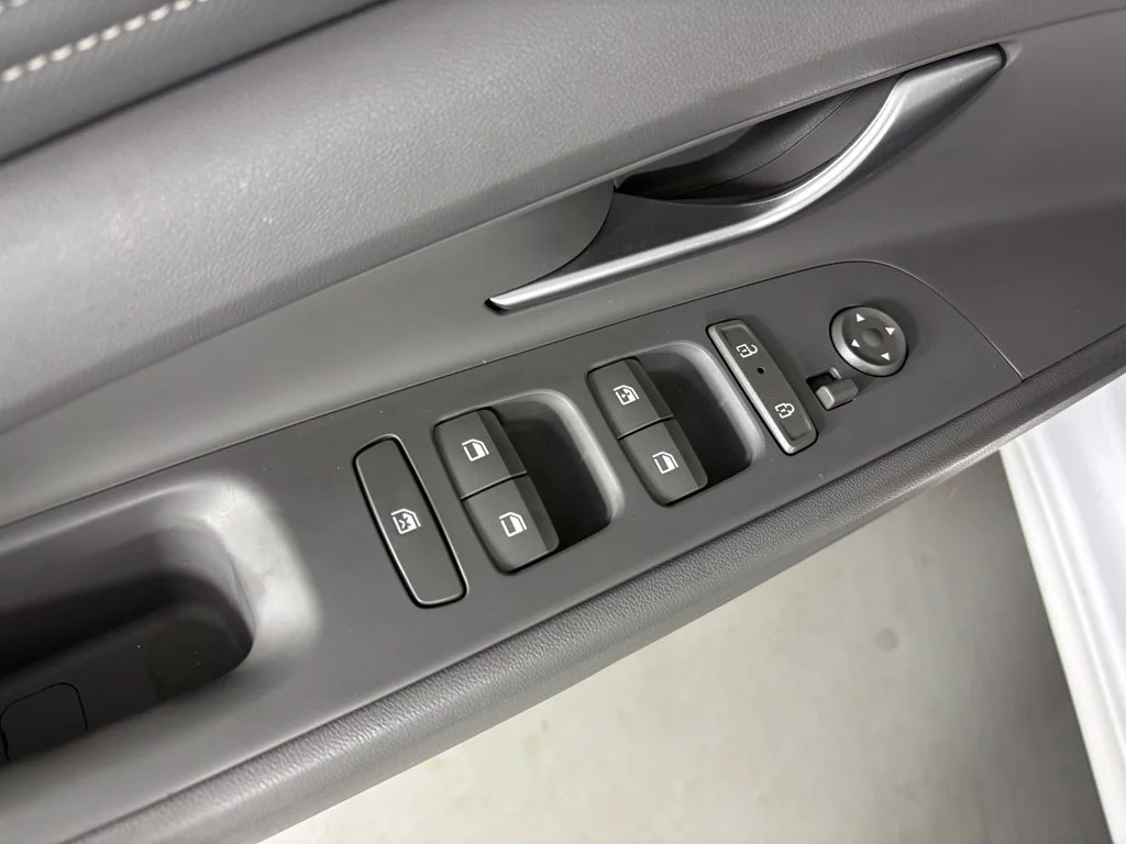 Used 2024 White Hyundai SEL image 15