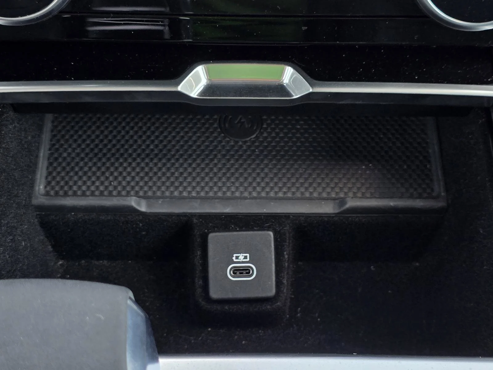 Certified Used 2023 Black Land Rover SE image 37