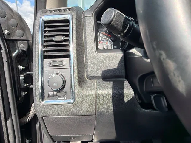 Used 2017 Black Forest Green Pearlcoat Ram Laramie image 25