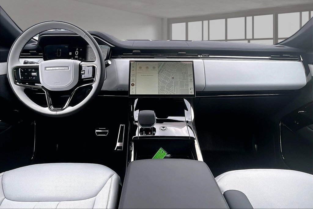 New 2027 Fuji White Land Rover  image 5