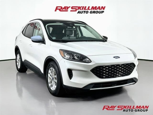 Used 2022 White Ford SE image 1