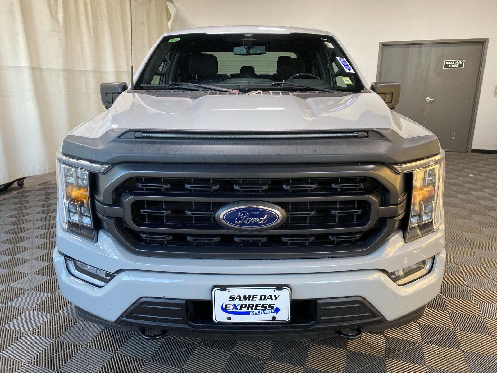 Used 2023 Avalanche Gray Ford XLT image 3