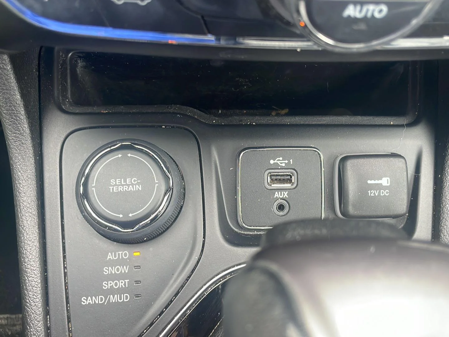 Used 2019 Velvet Red Pearlcoat Jeep Limited image 5