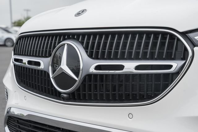 New 2026 Polar White Mercedes-Benz GLC 300 image 13