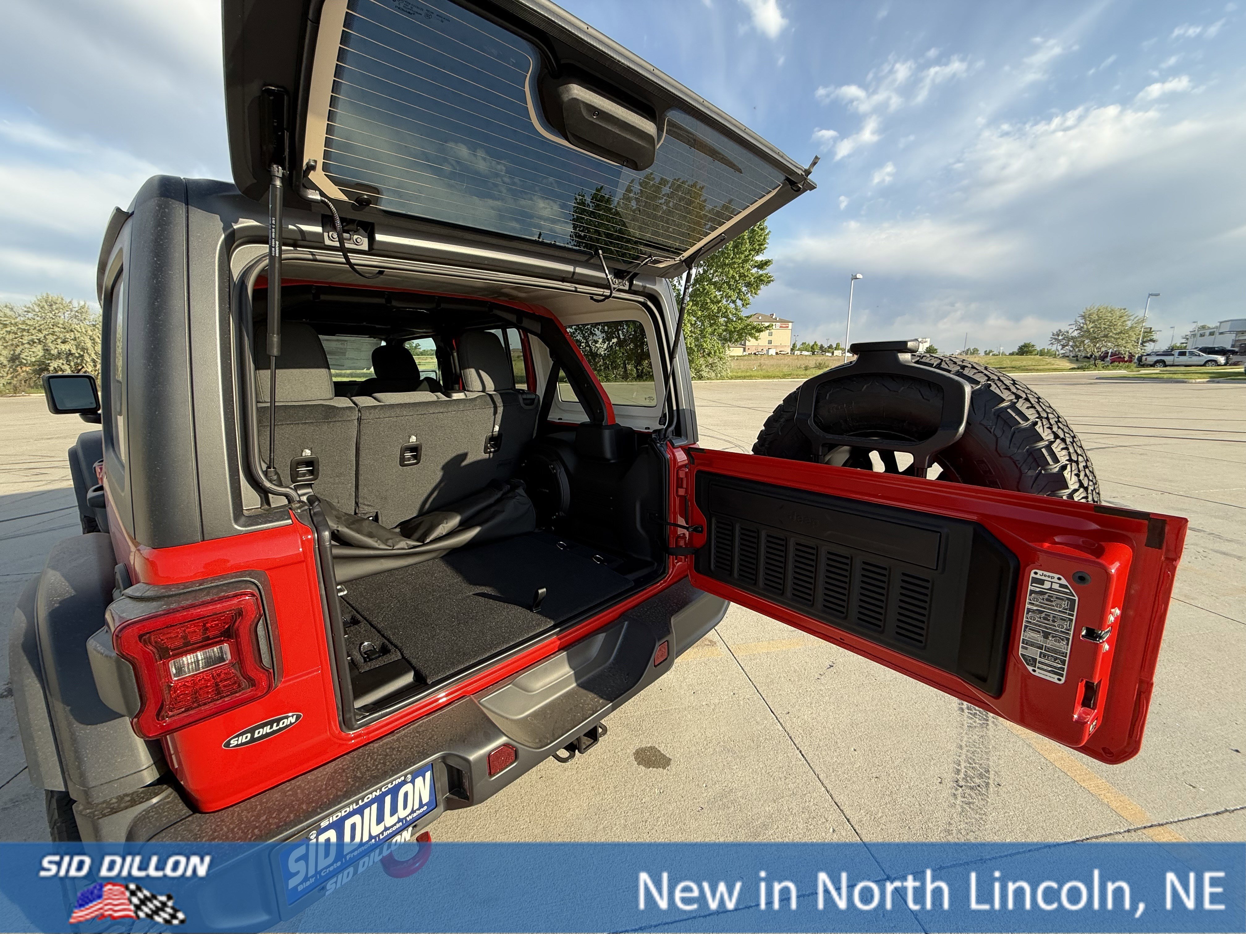 New 2026 Firecracker Red Clear-Coat Exterior Paint Jeep Rubicon image 7