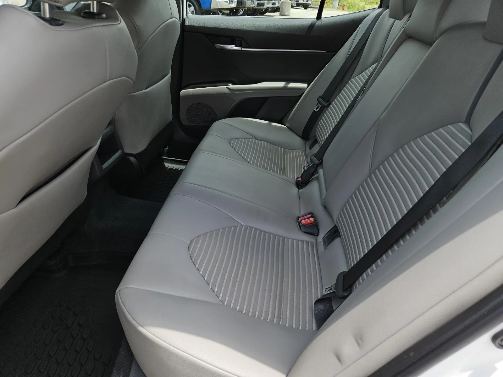 Used 2023 White Toyota SE Auto (Natl) image 29