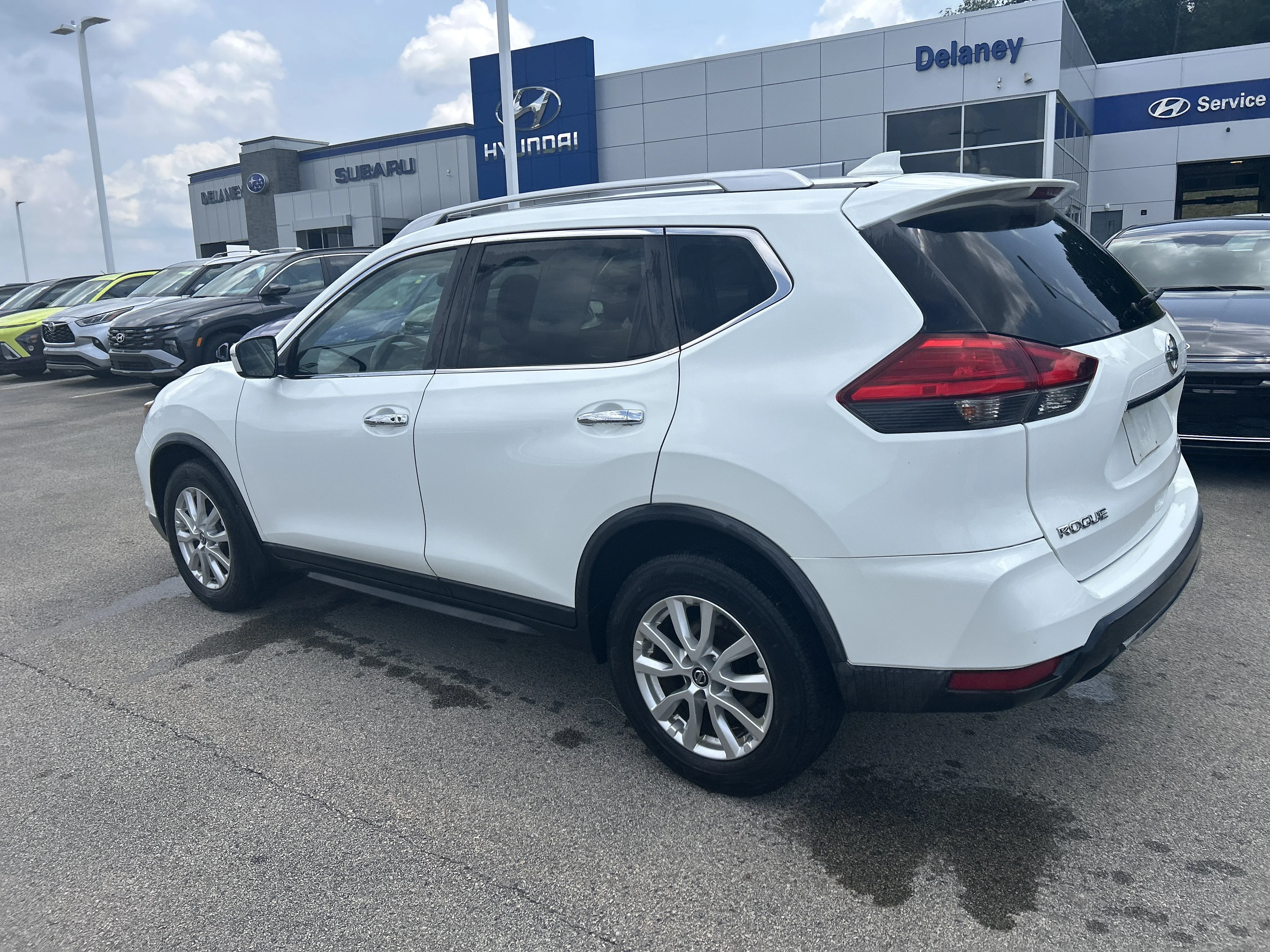 Used 2017 Glacier White Nissan SV image 5