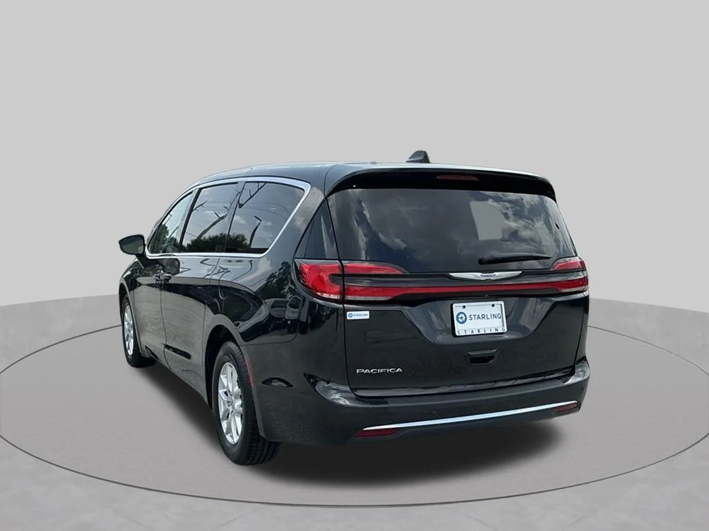 Used 2023 Black Chrysler Touring L image 8