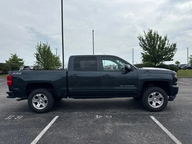 Used 2017 GRAPHITE METALLIC Chevrolet LT image 5