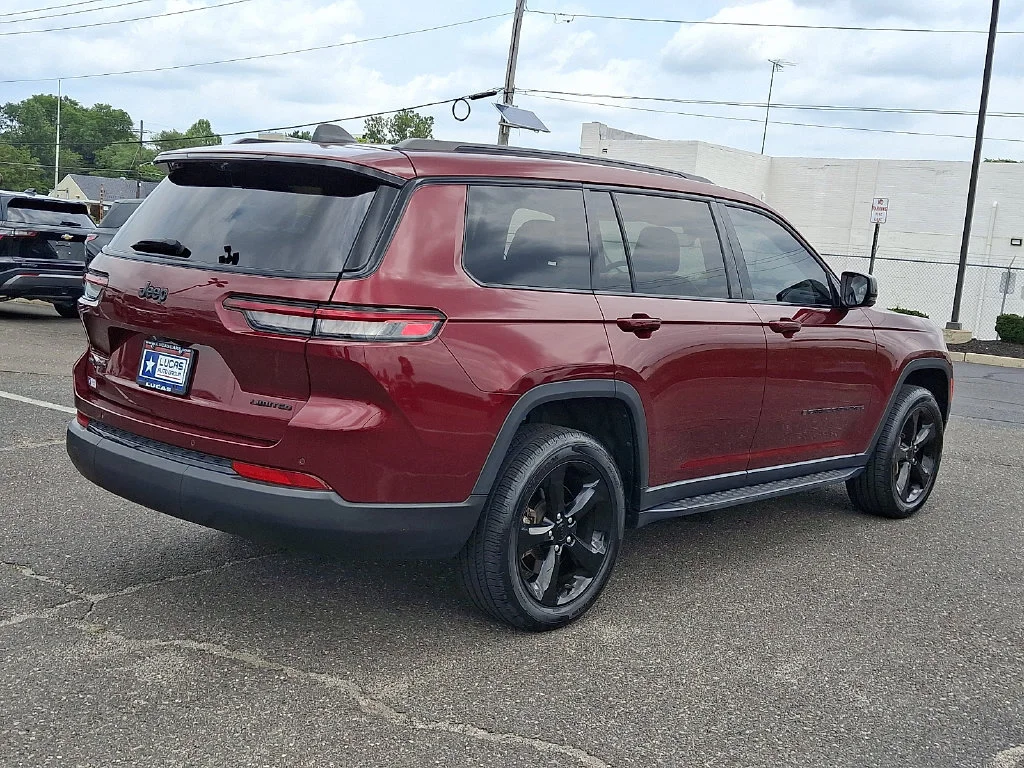 Used 2022 Velvet Red Pear Jeep Limited image 11