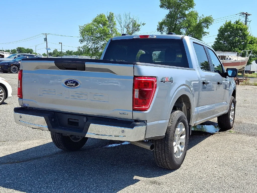 Used 2023 Silver Ford XLT image 11