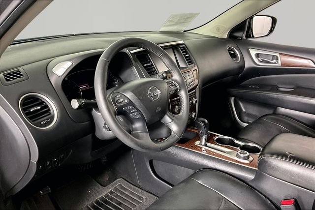 Used 2017 Gray Nissan Platinum image 15