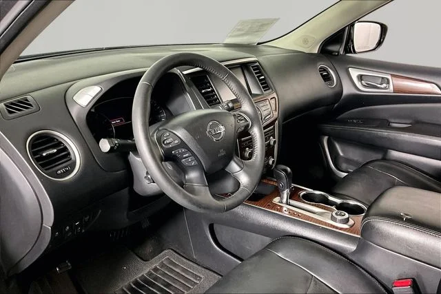 Used 2017 Gray Nissan Platinum image 15