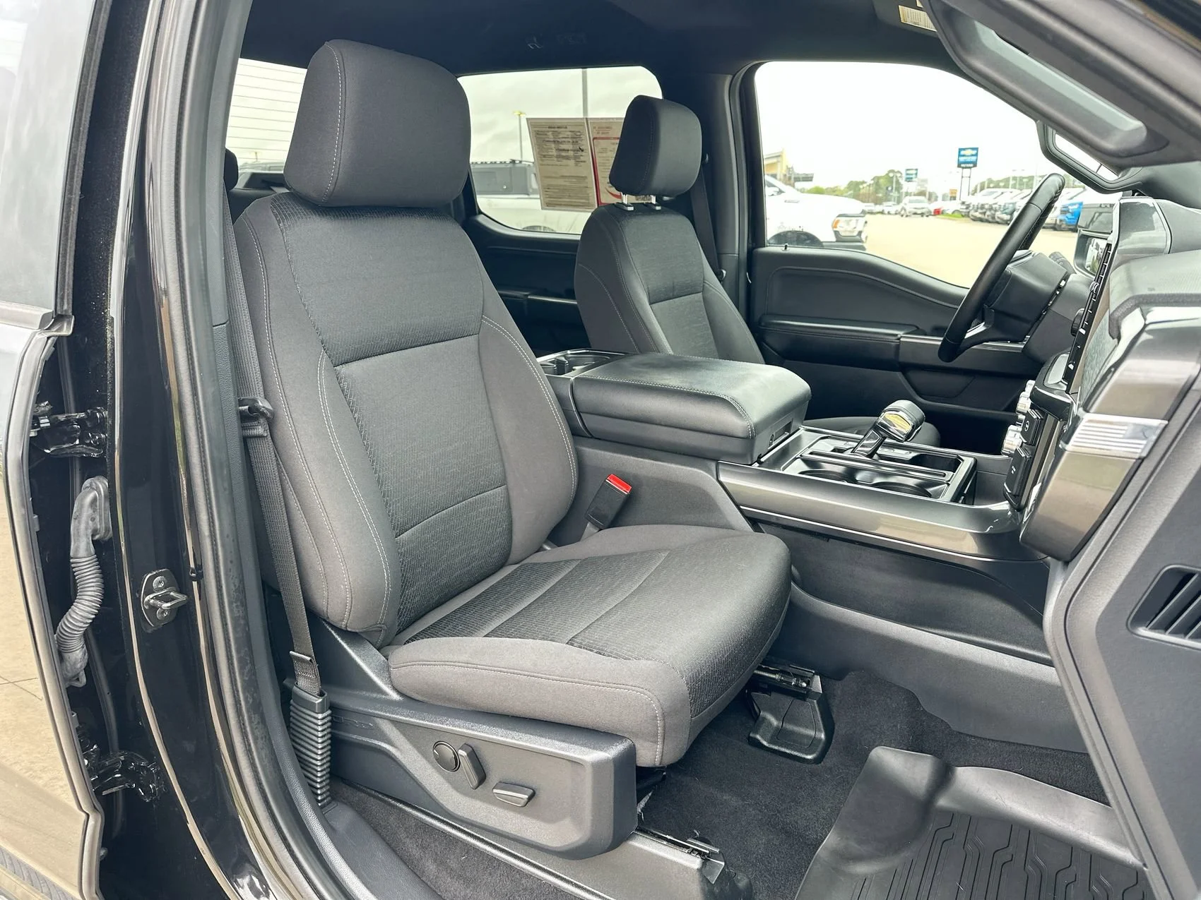 Used 2023 Black Metallic Ford XLT image 24