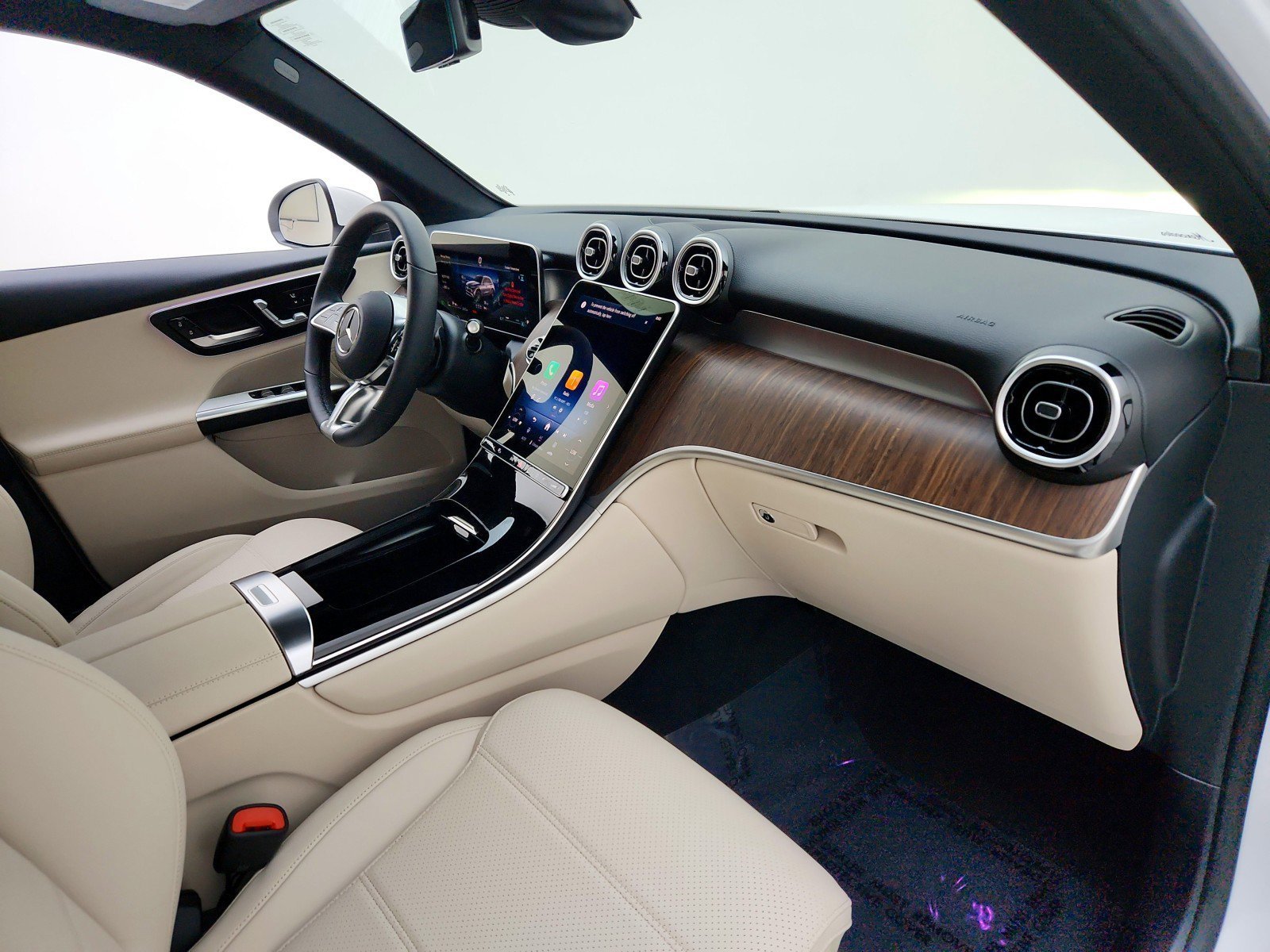 New 2026 Polar White Mercedes-Benz GLC 300 SUV image 40