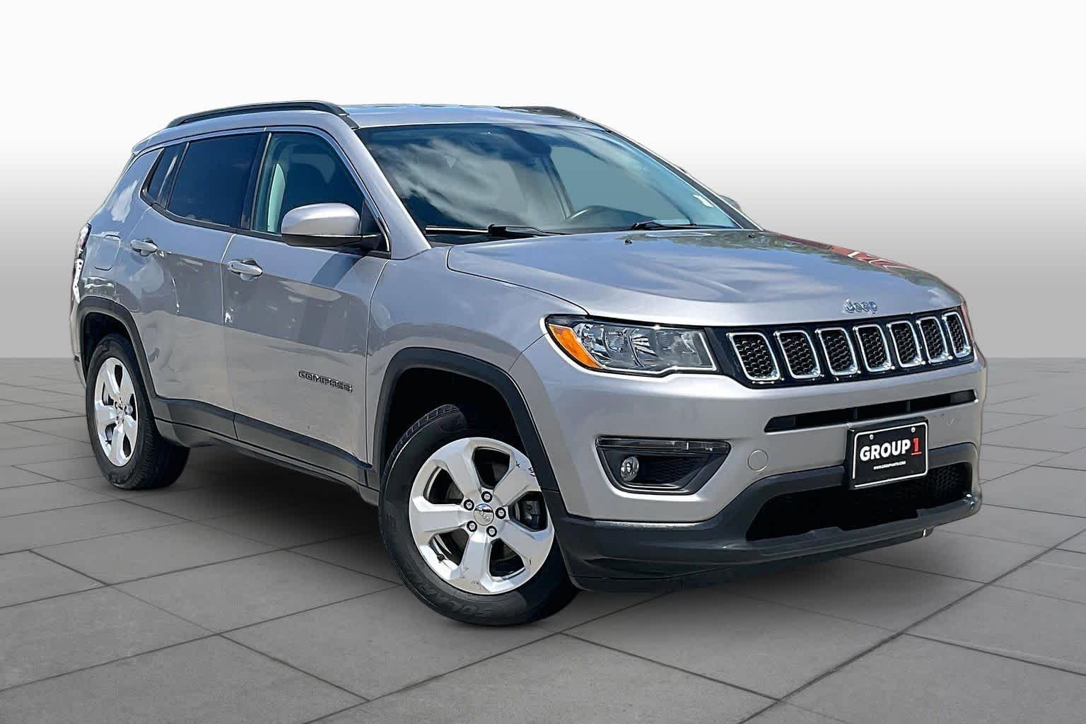 Used 2019 Billet Silver Metallic Clear Coat Jeep Latitude image 3