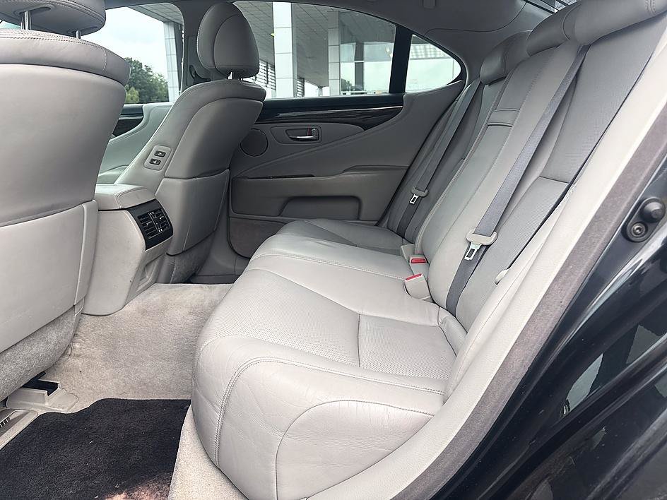 Used 2011 Smoky Granite Mica Lexus 460 image 22