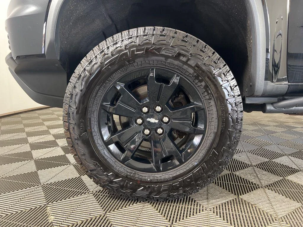Used 2021 Black Chevrolet ZR2 image 31