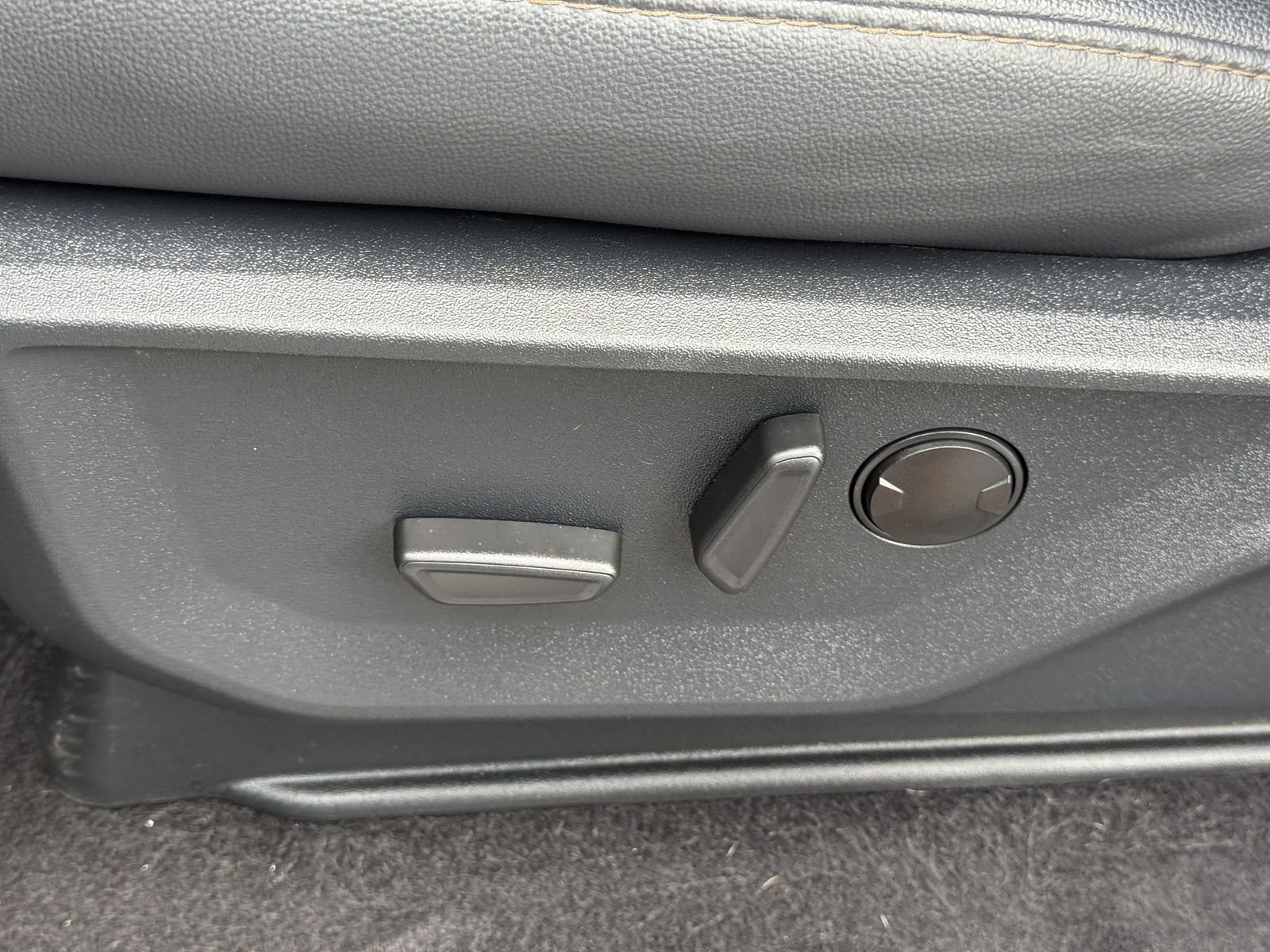 Certified Used 2025 Gray Metallic Ford Lariat image 25