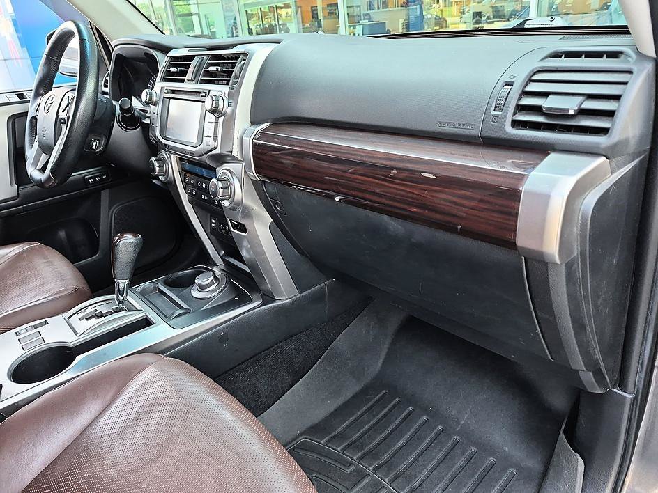 Used 2018  Toyota SR5 image 36