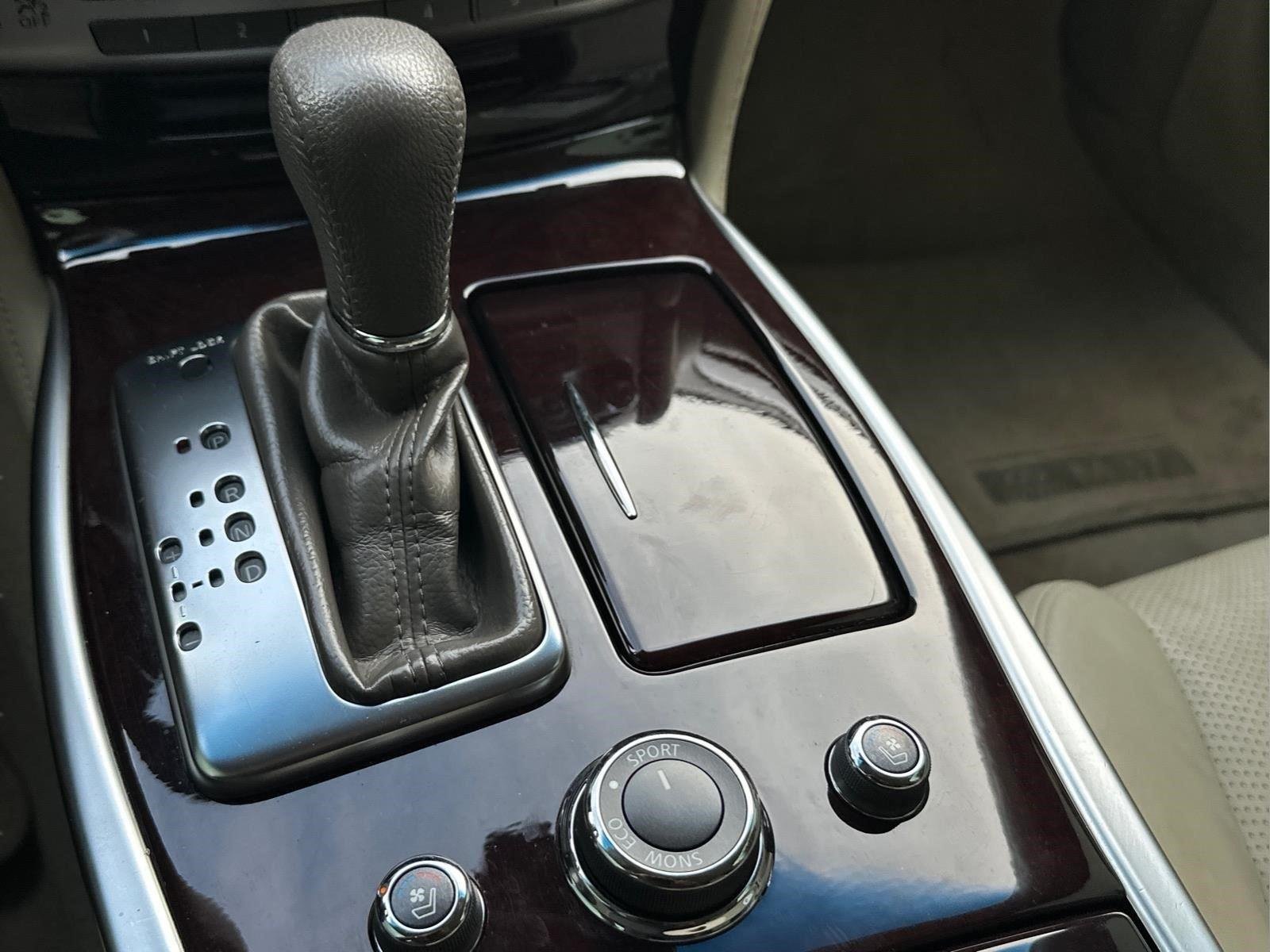 2011 INFINITI M 37 - Photo 26