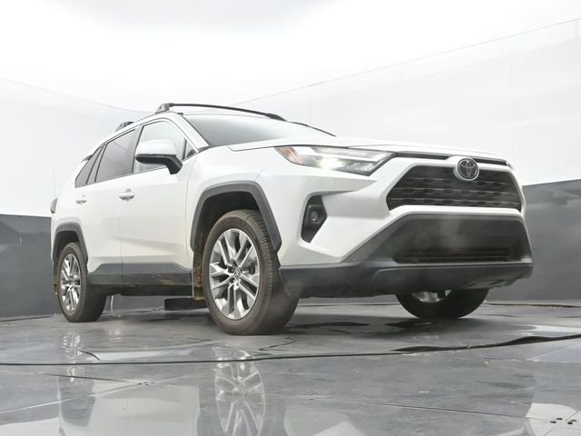 Used 2024 Wind Chill Pearl Toyota XLE Premium image 9
