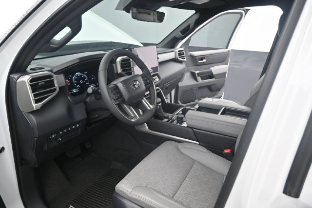 Used 2025 Wind Chill Pearl Toyota Limited image 4