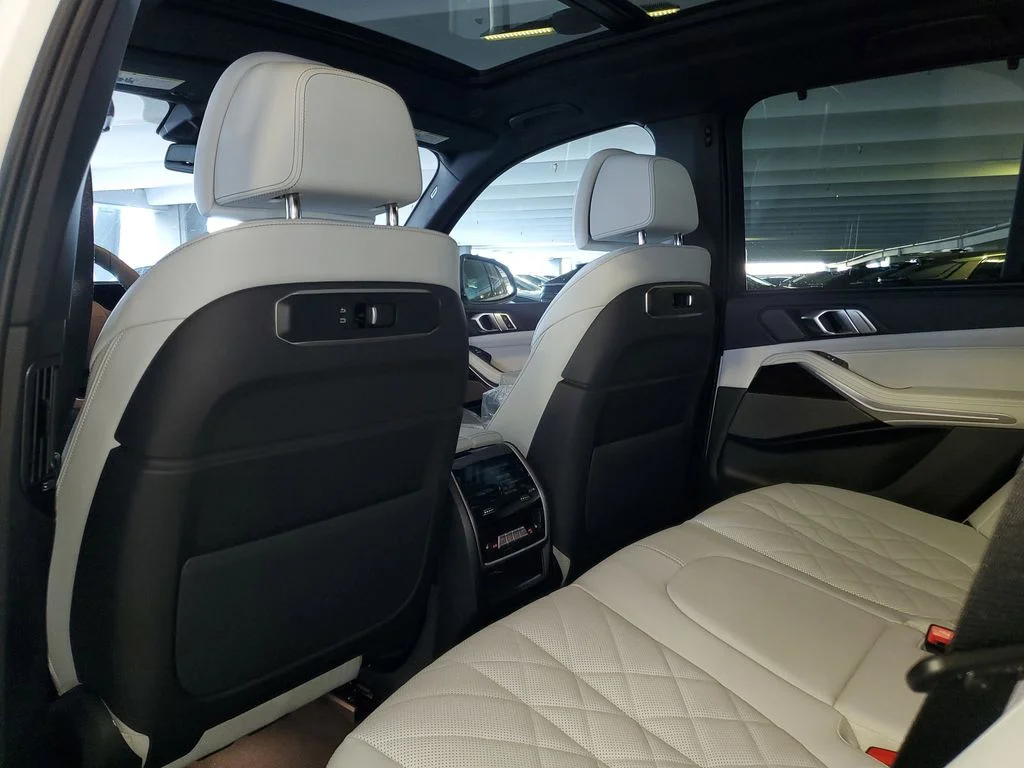 Used 2026 White BMW sDrive40i image 10