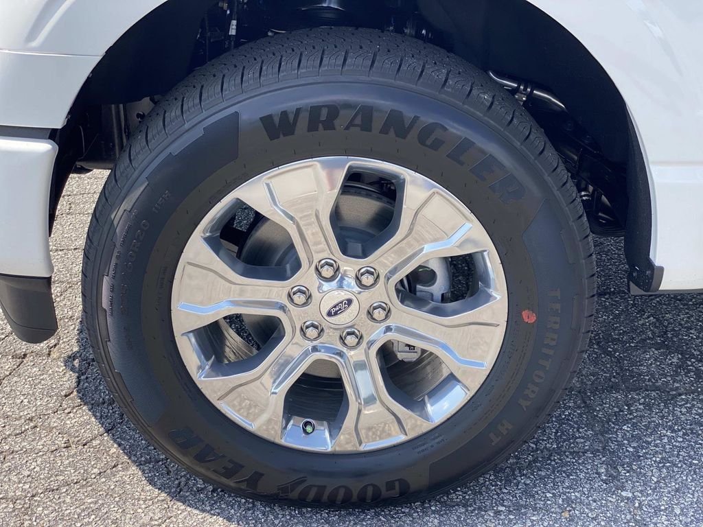 New 2026 Star White Metallic Tri-Coat Ford Platinum® image 7