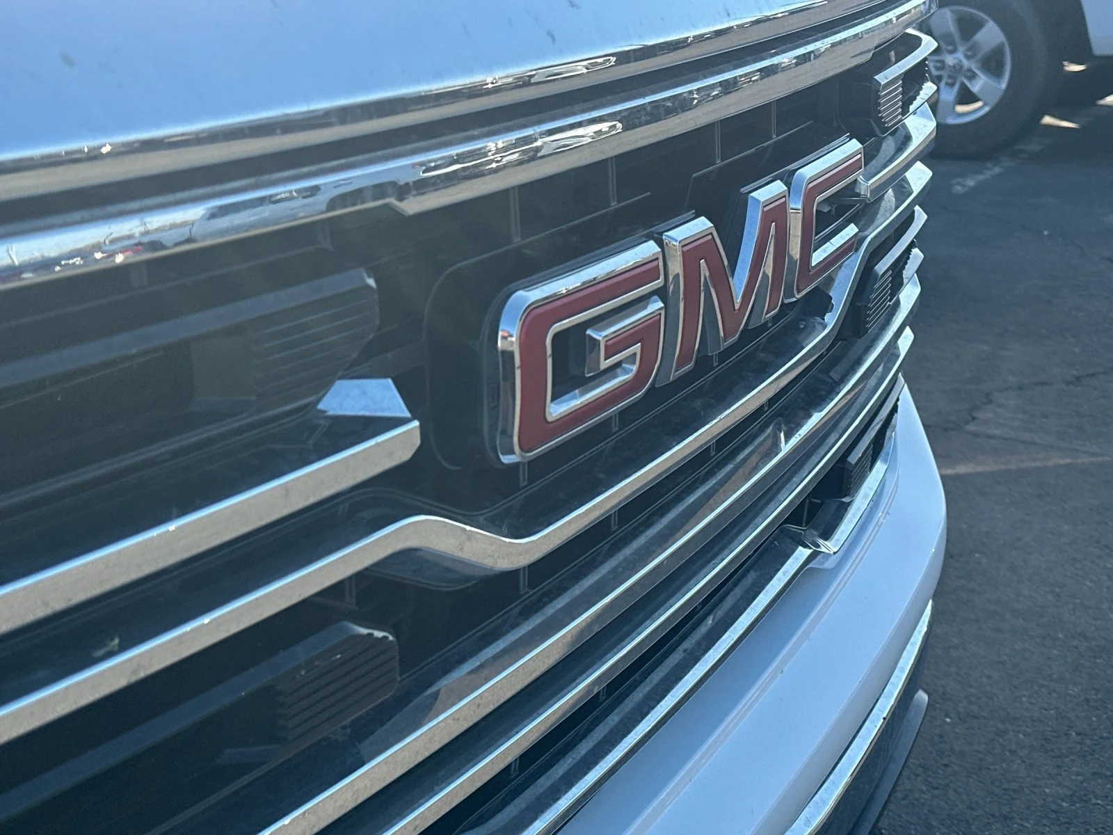 Used 2022 SUMMIT WHITE GMC SLT image 4