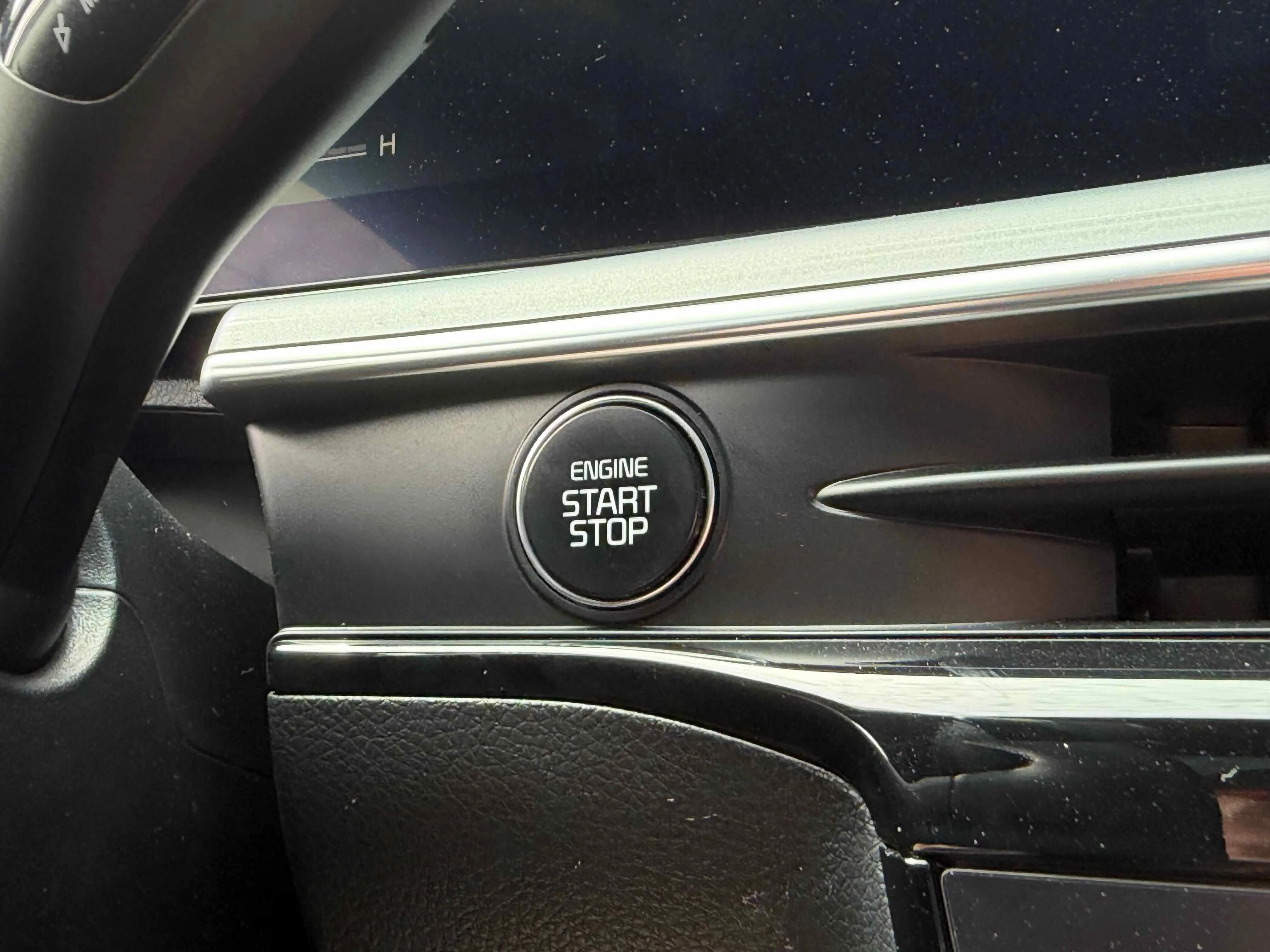 Used 2025 Wolf Gray Kia GT-Line image 25