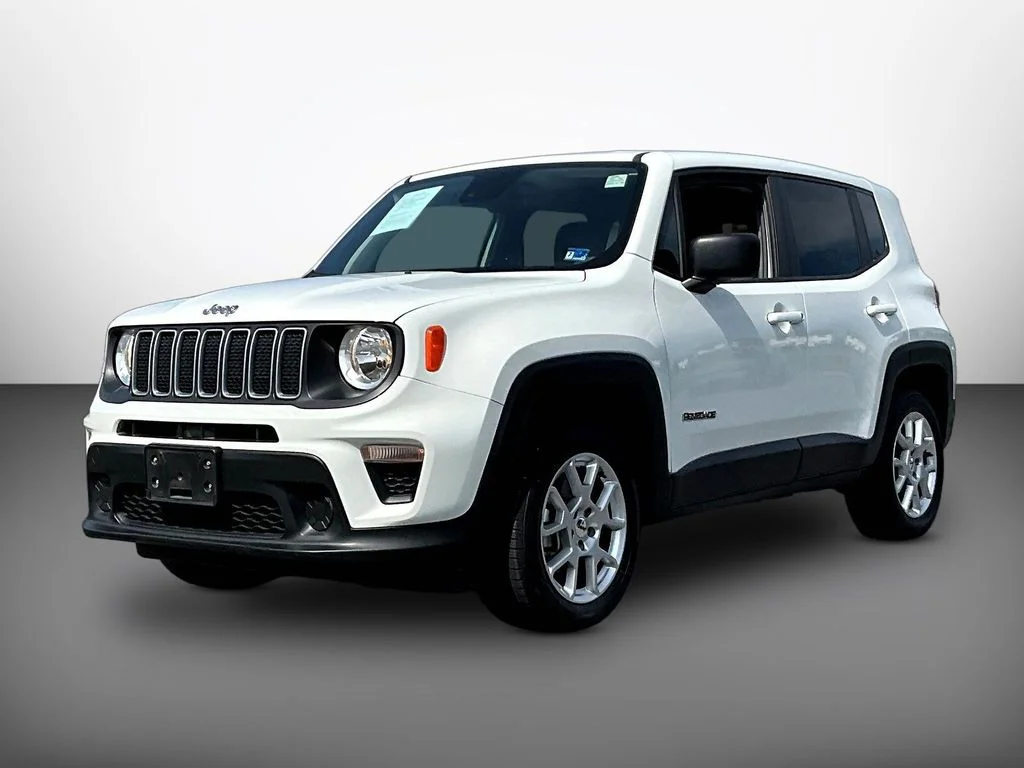 Used 2023 Alpine White Jeep Latitude image 3