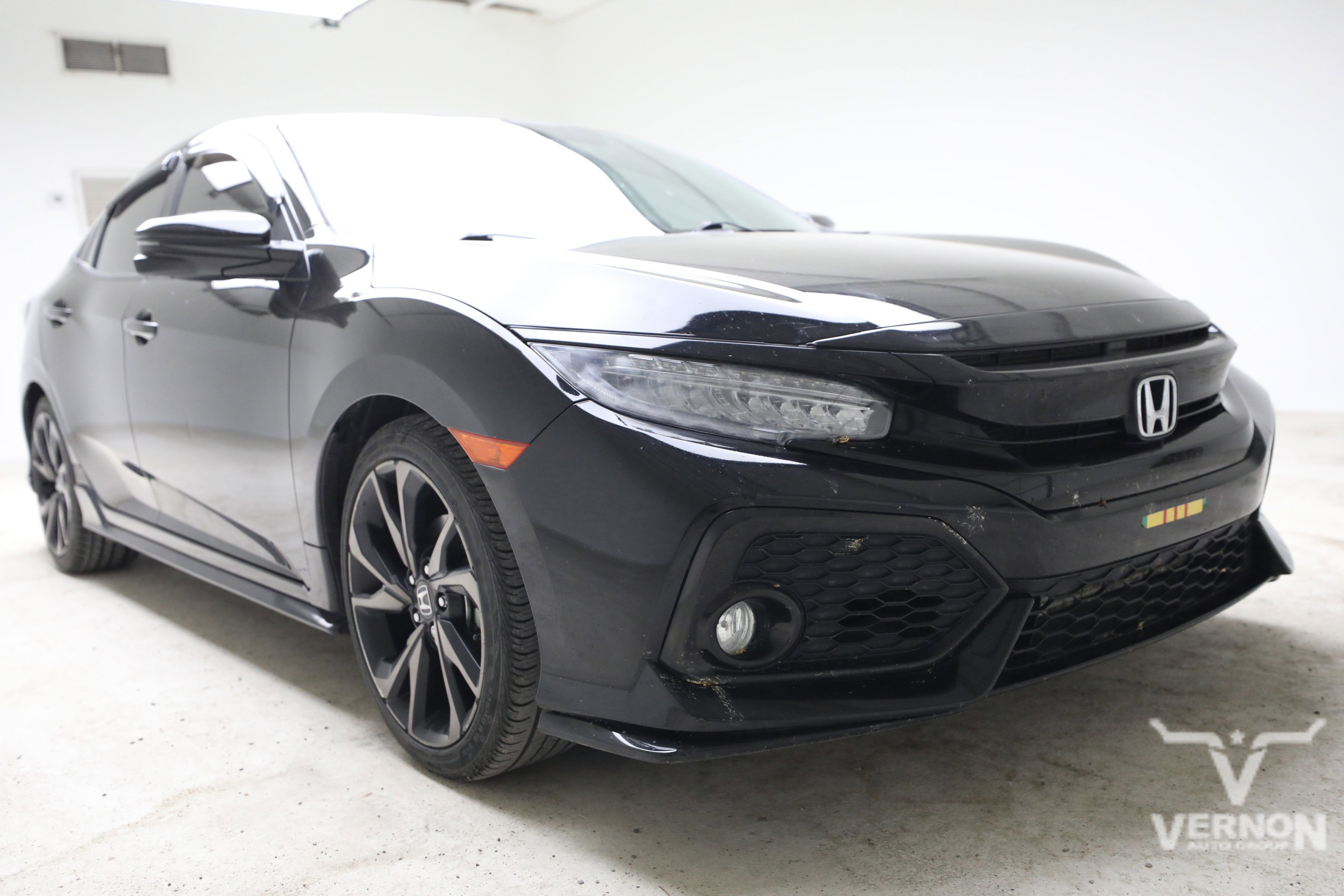 Used 2017 Crystal Black Pearl Honda Y image 6
