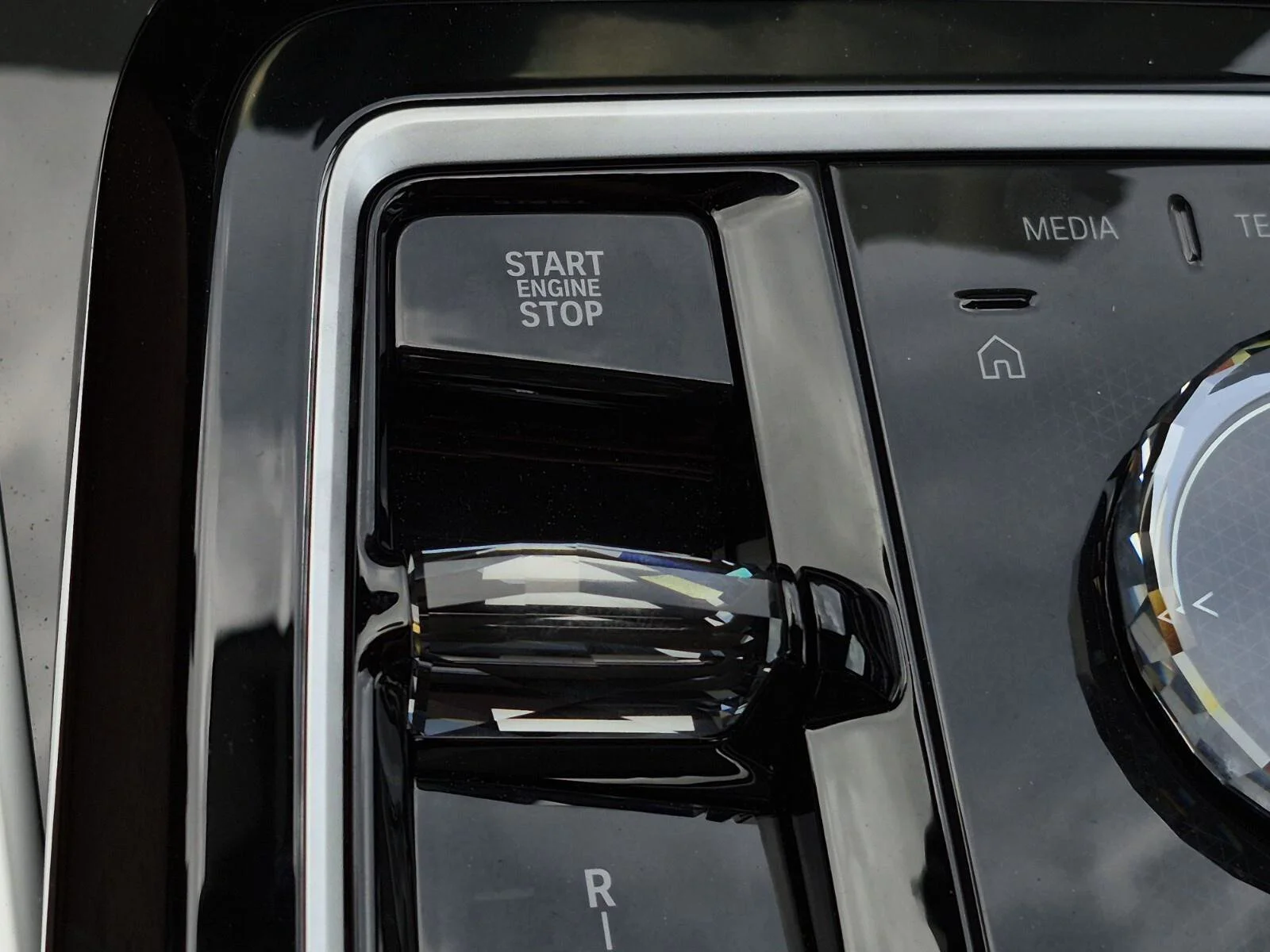New 2026 Mineral White Metallic BMW 760i xDrive image 34