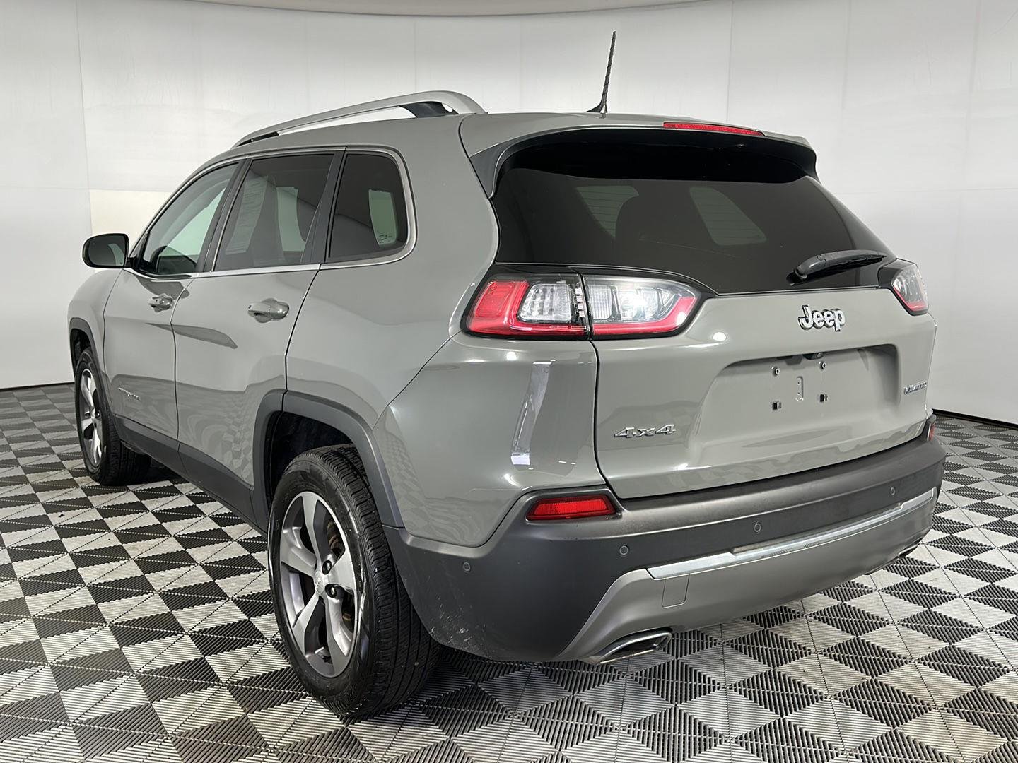 Used 2021 Sting-Gray Clearcoat Jeep Limited image 5
