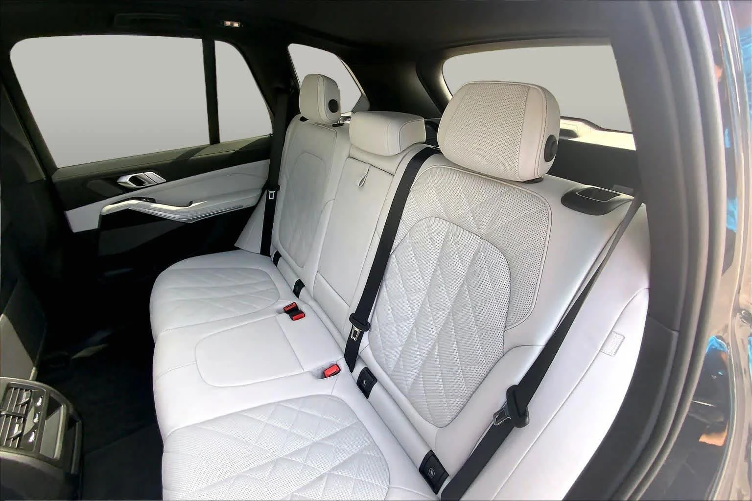 Used 2024 Gray Metallic BMW xDrive40i image 21