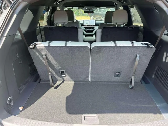 New 2027 Avalanche Gray Ford Active image 18