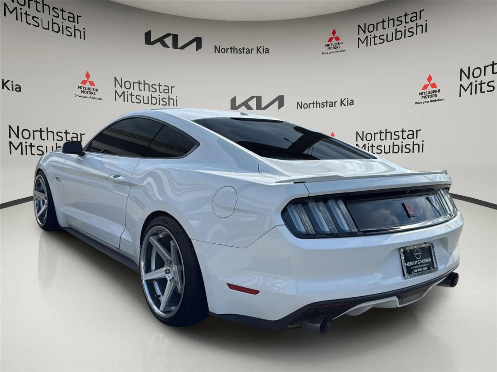 Used 2016 Oxford White Ford GT Premium image 5