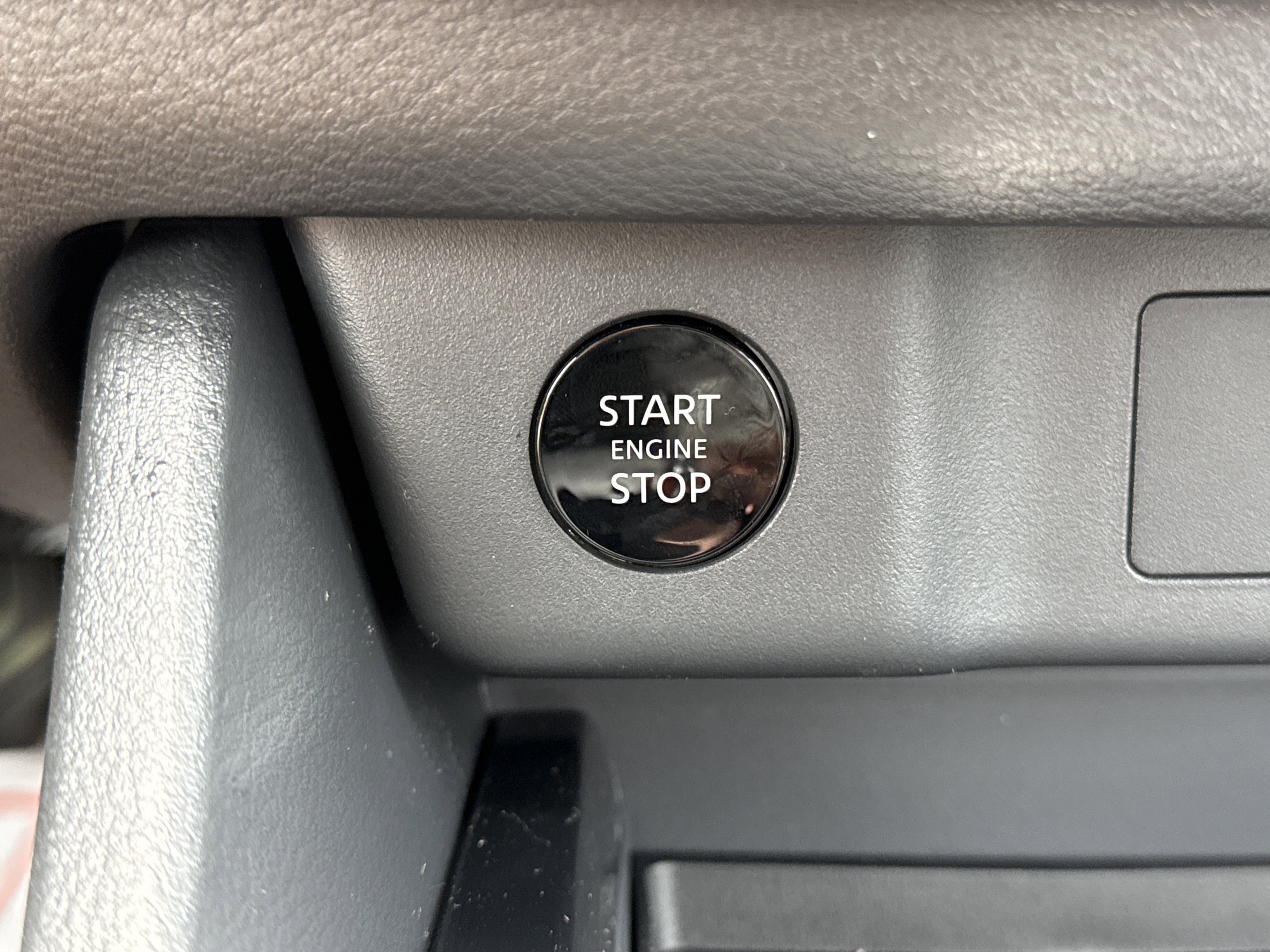 New 2026 Everest White Pearl TriCoat Nissan Dark Armor™ image 21