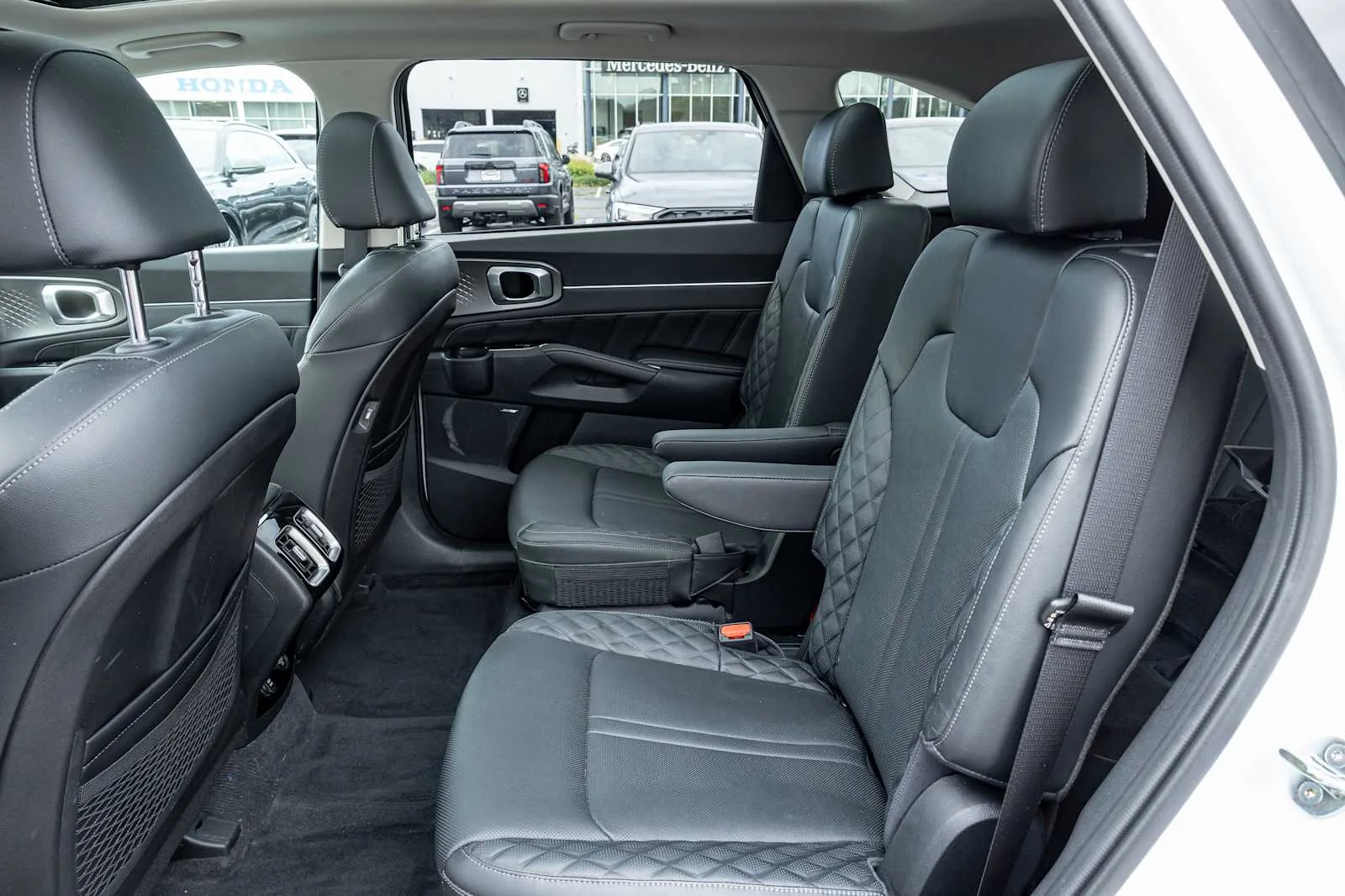 Used 2021 Glacial White Pearl Kia SX Prestige image 32