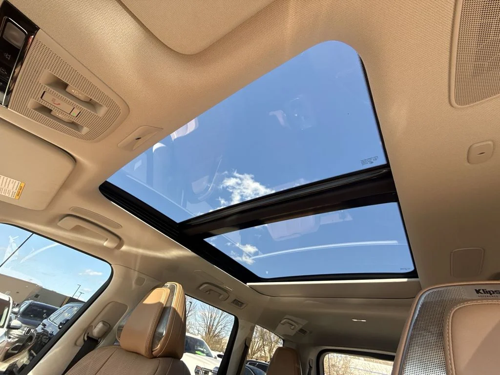 Used 2025 Silver INFINITI SENSORY image 21